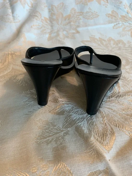 ANTONIO MELANI Black Leather Thong Mules - Picture 3 of 5